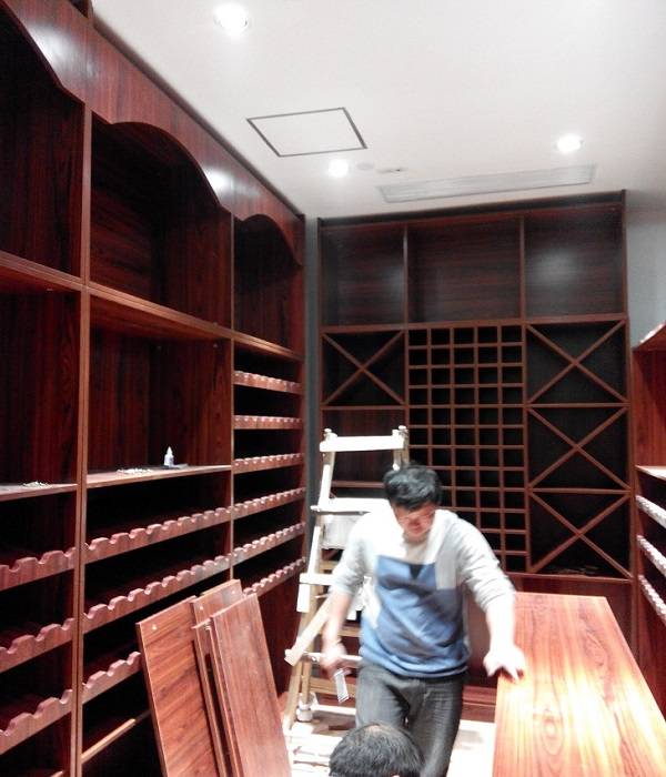 酒窖會(huì)所家具安裝現(xiàn)場